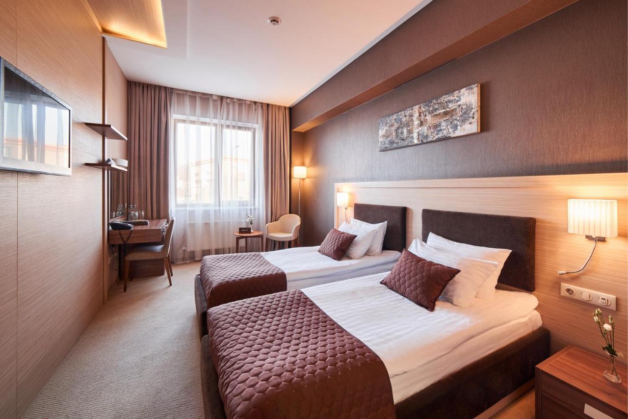 Ovis Hotel Kharkiv Bagian luar foto