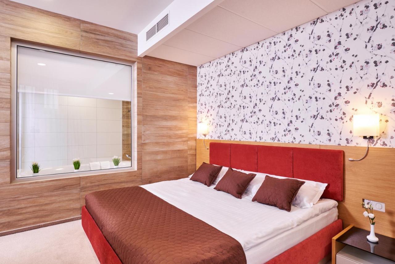 Ovis Hotel Kharkiv Bagian luar foto
