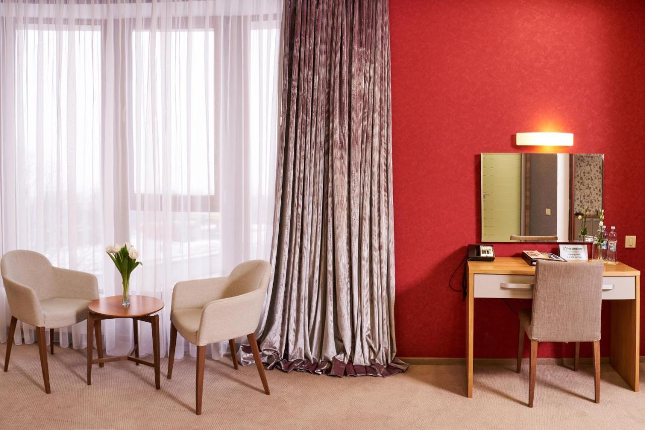 Ovis Hotel Kharkiv Bagian luar foto