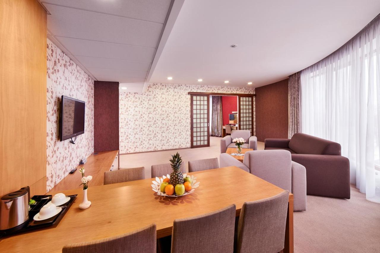 Ovis Hotel Kharkiv Bagian luar foto