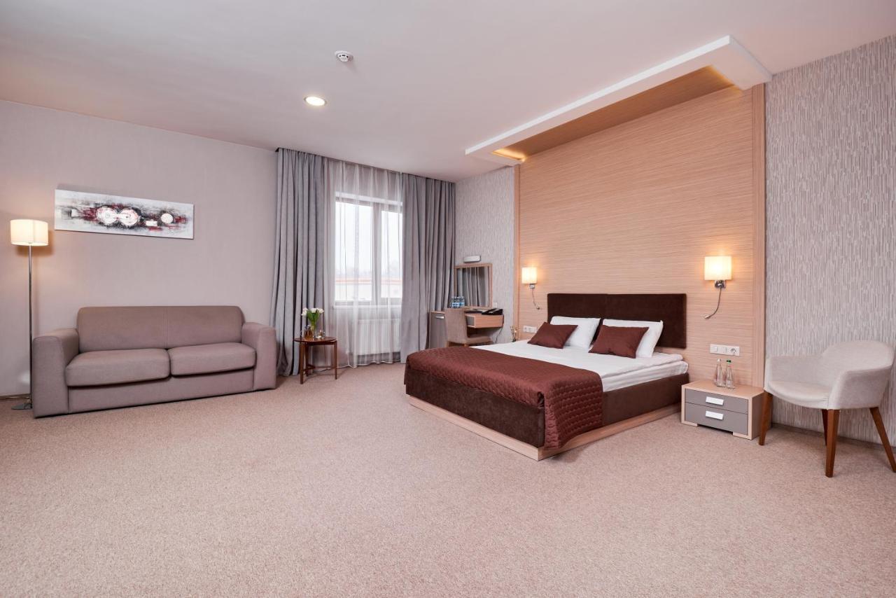 Ovis Hotel Kharkiv Bagian luar foto