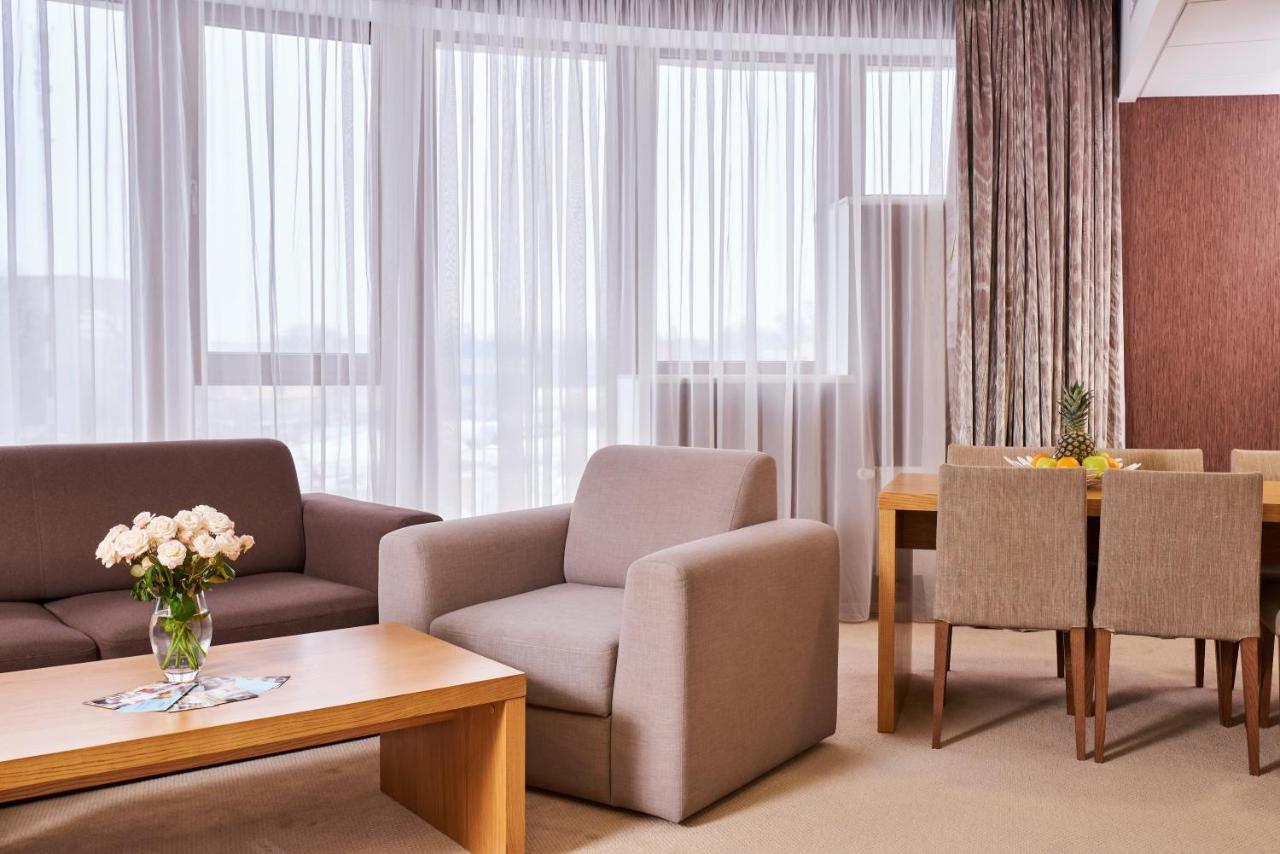 Ovis Hotel Kharkiv Bagian luar foto