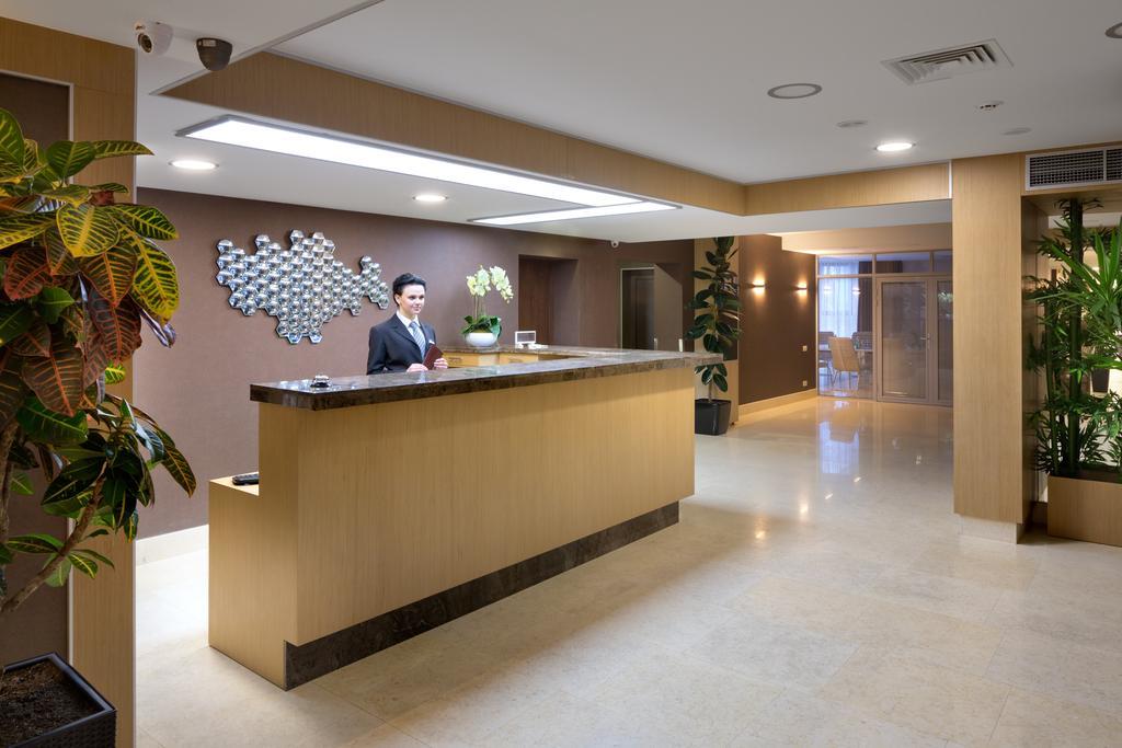 Ovis Hotel Kharkiv Bagian luar foto