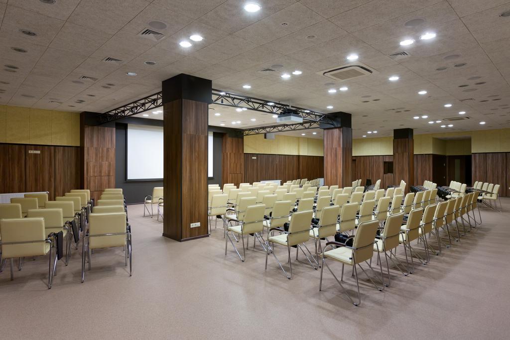Ovis Hotel Kharkiv Bagian luar foto